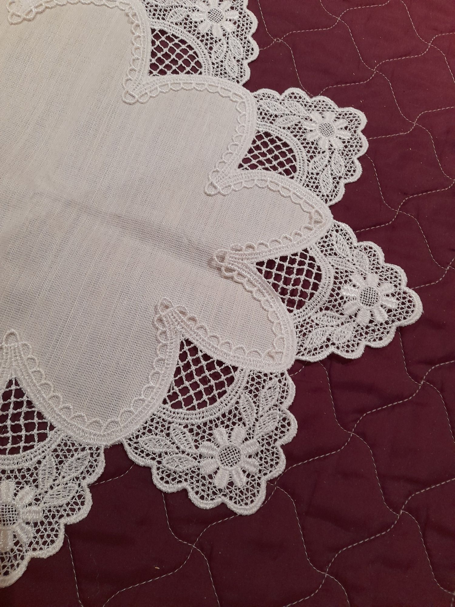 Naperon grande com 1m30cm x 55cm beje novo com percentagem em linho