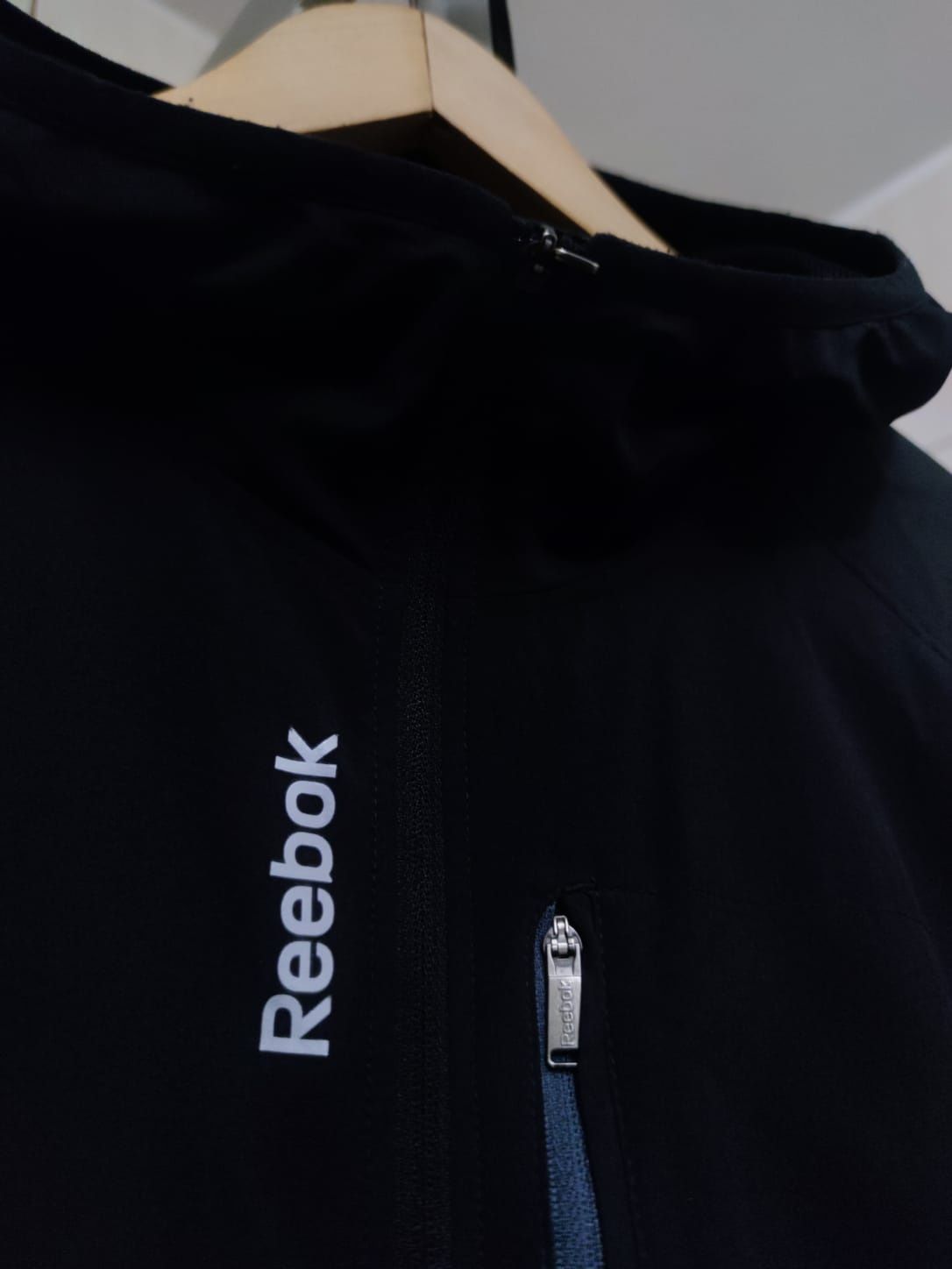 bluza męska M Reebok classics czarna ciemna  sweter hoodie kangurka sp