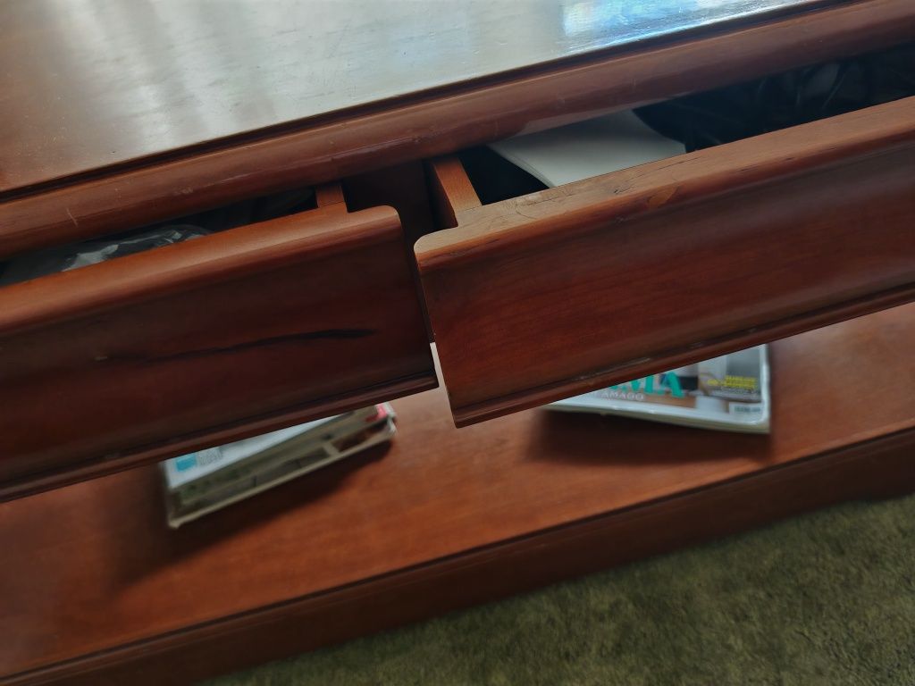 Mesa de centro em cerejeira