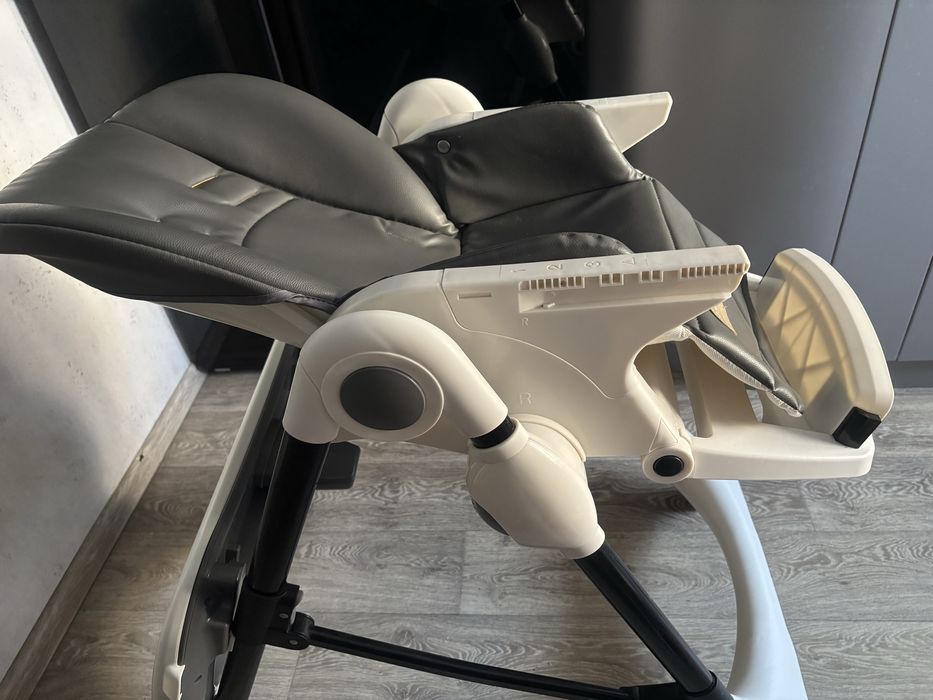 Дитячий стульчик для годування