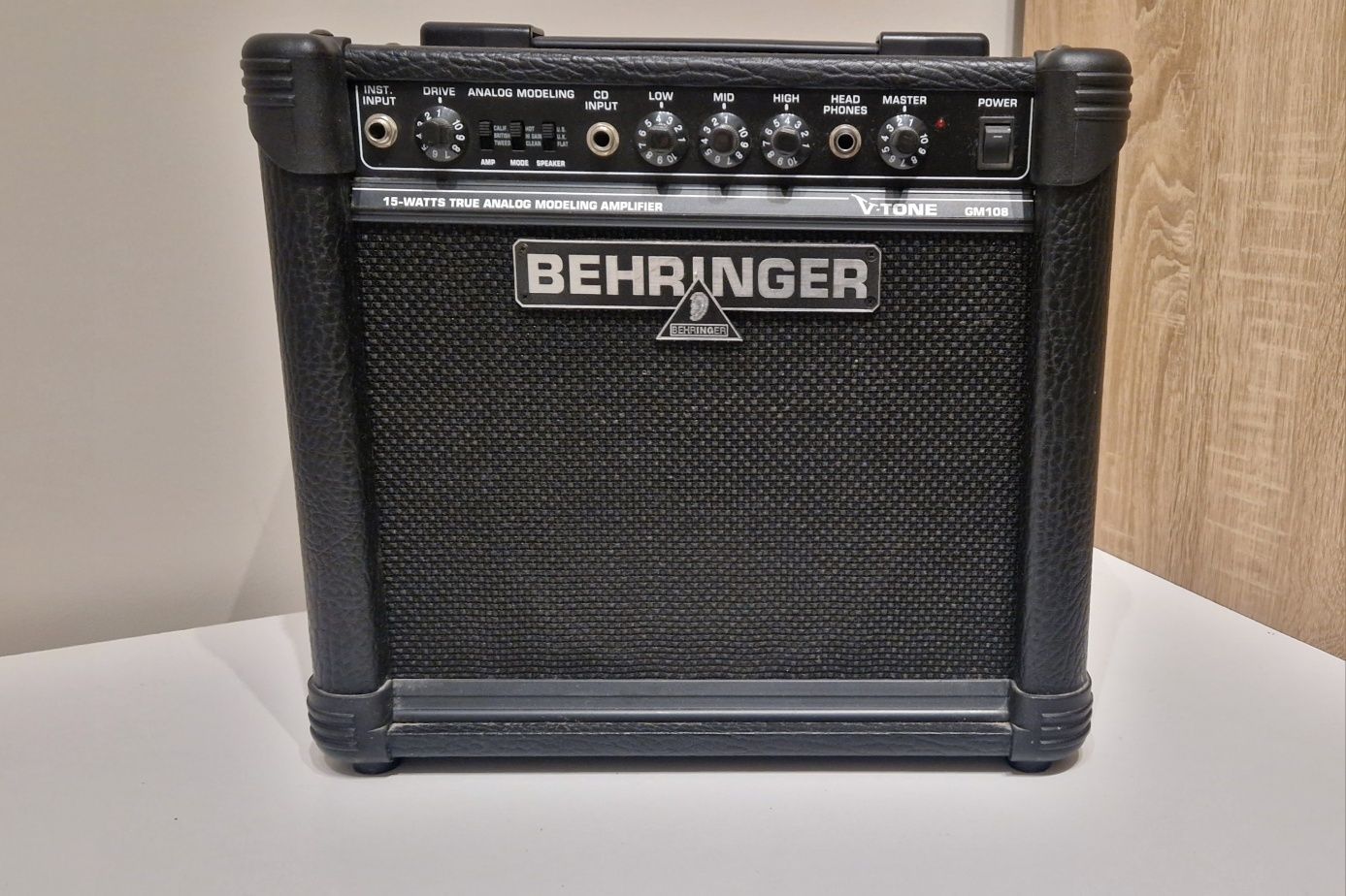 Wzmacniacz gitarowy Behringer GM 108 15W