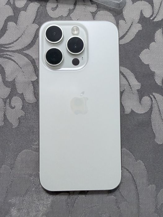Iphone 15 pro bialy