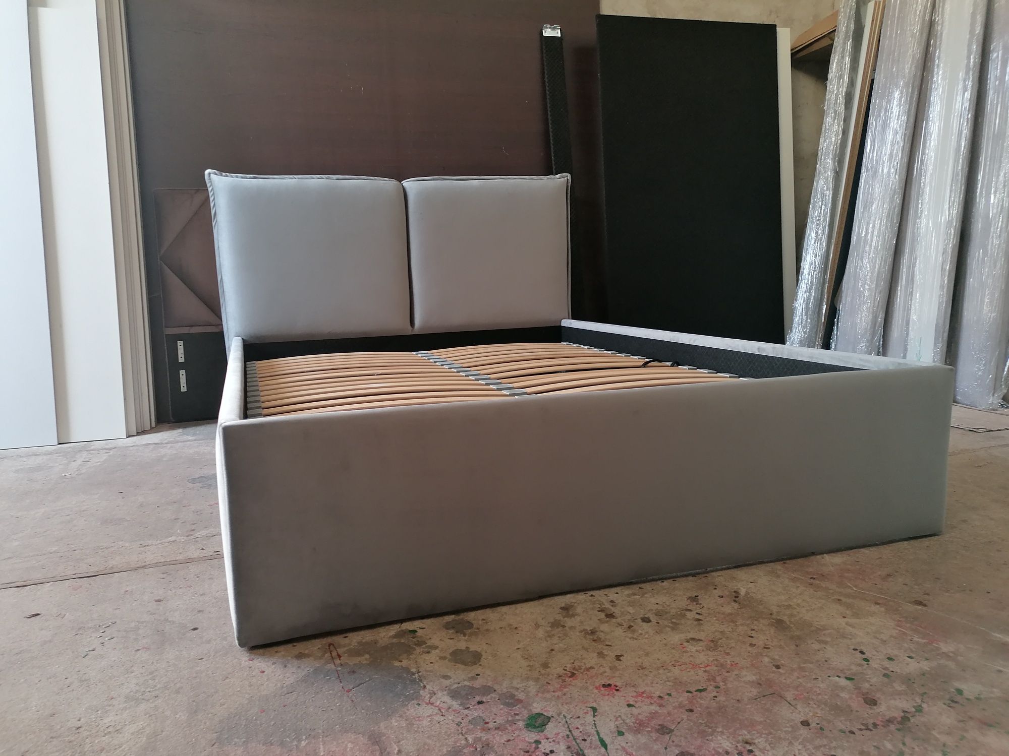 Łóżko tapicerowane na wymiar welur 200x220 pojemnik stelaż producent