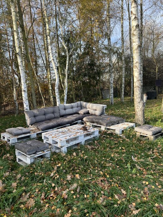 Meble ogrodowe z palet, palety z poduszkami