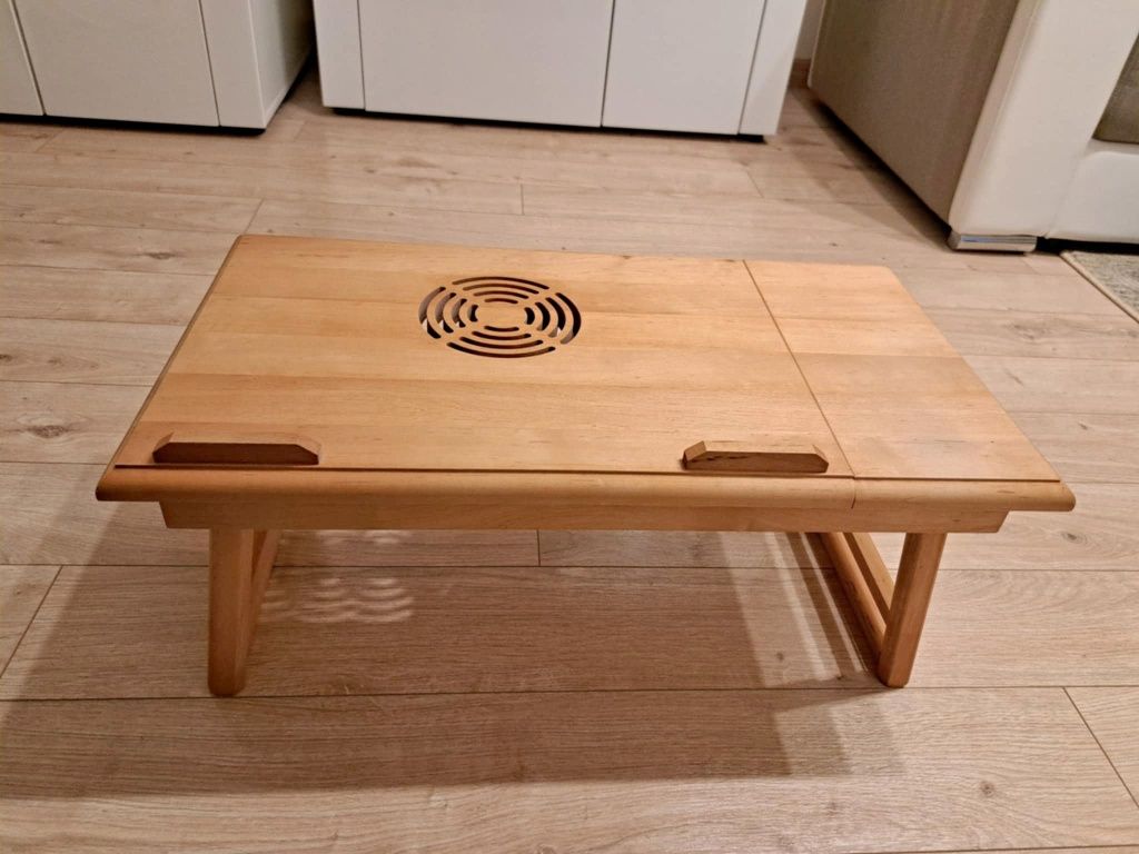 Stolik pod laptop do łóżka śniadaniowy z wywietrznikiem do chłodzenia