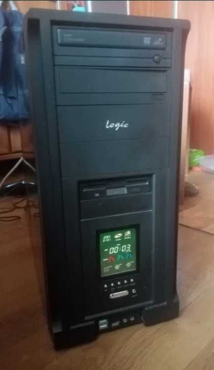 Obudowa komputerowa ATX z wyświetlaczem