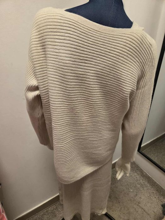 Damski Komplet Dzianinowy Sukienka i Sweter Biały   S M