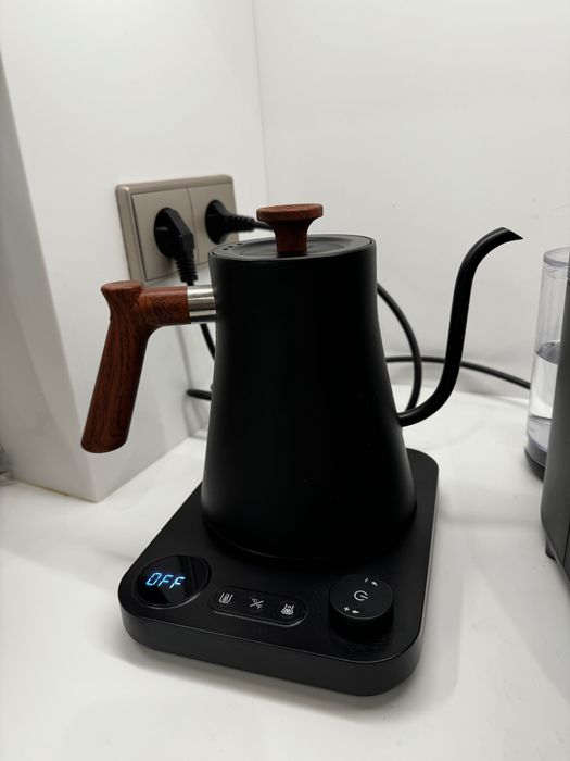 Chaleira Elétrica com Regulador de Temperatura