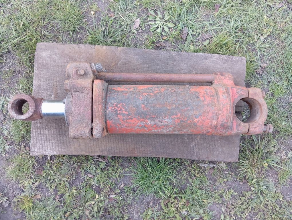 Циліндр навіски Т150