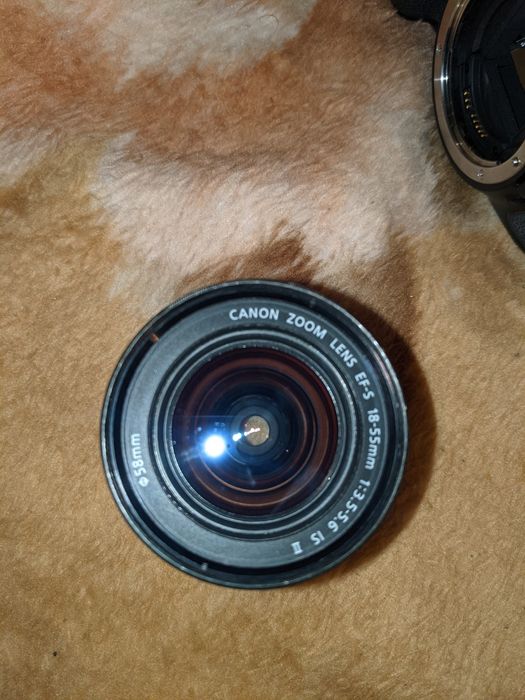 Об’єктив Canon EF-S 18-55mm f/3.5-5.6 IS II