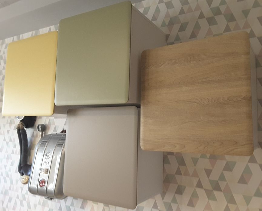 Szafki ścienne cztery szt