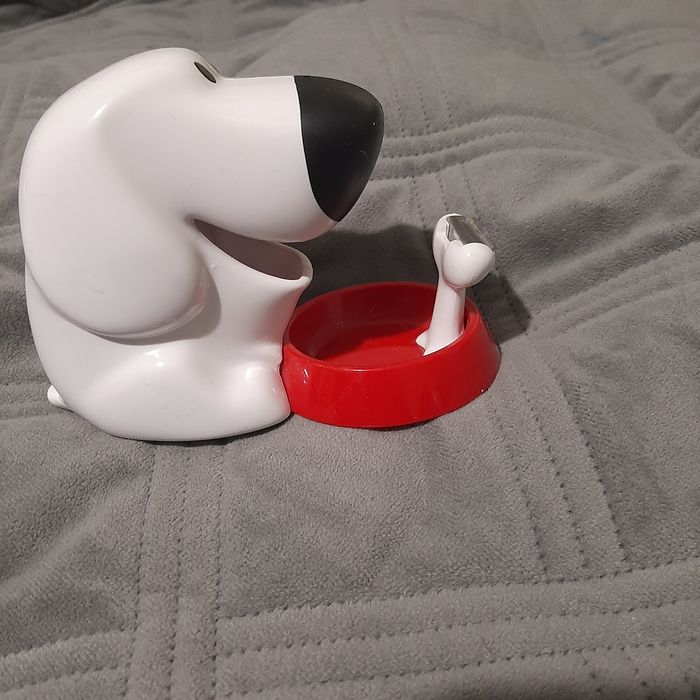 Podajnik na taśmę klejącą piesek