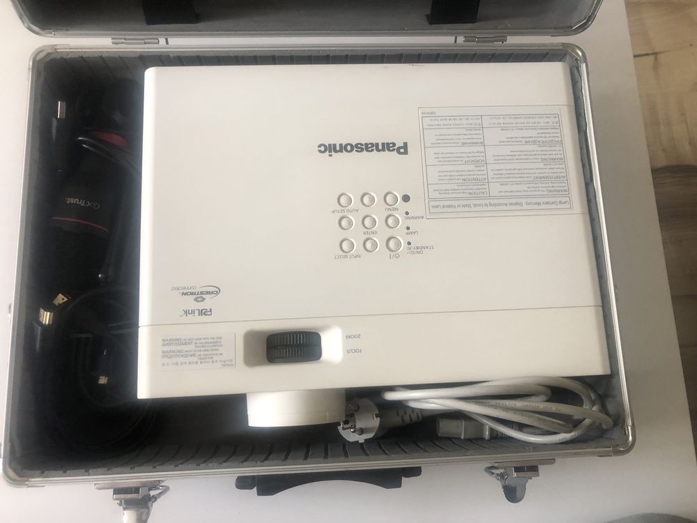 Projektor LCD Panasonic pt-vw340
