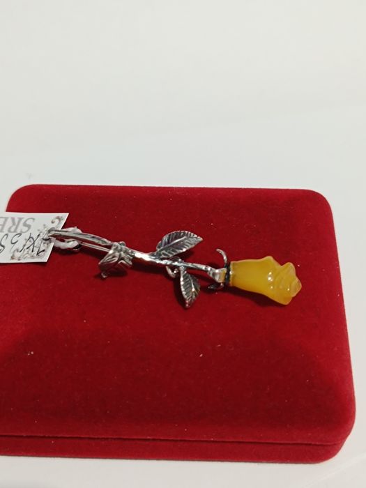 Srebrna broszka liście z mlecznym bursztynem, srebro próby 925