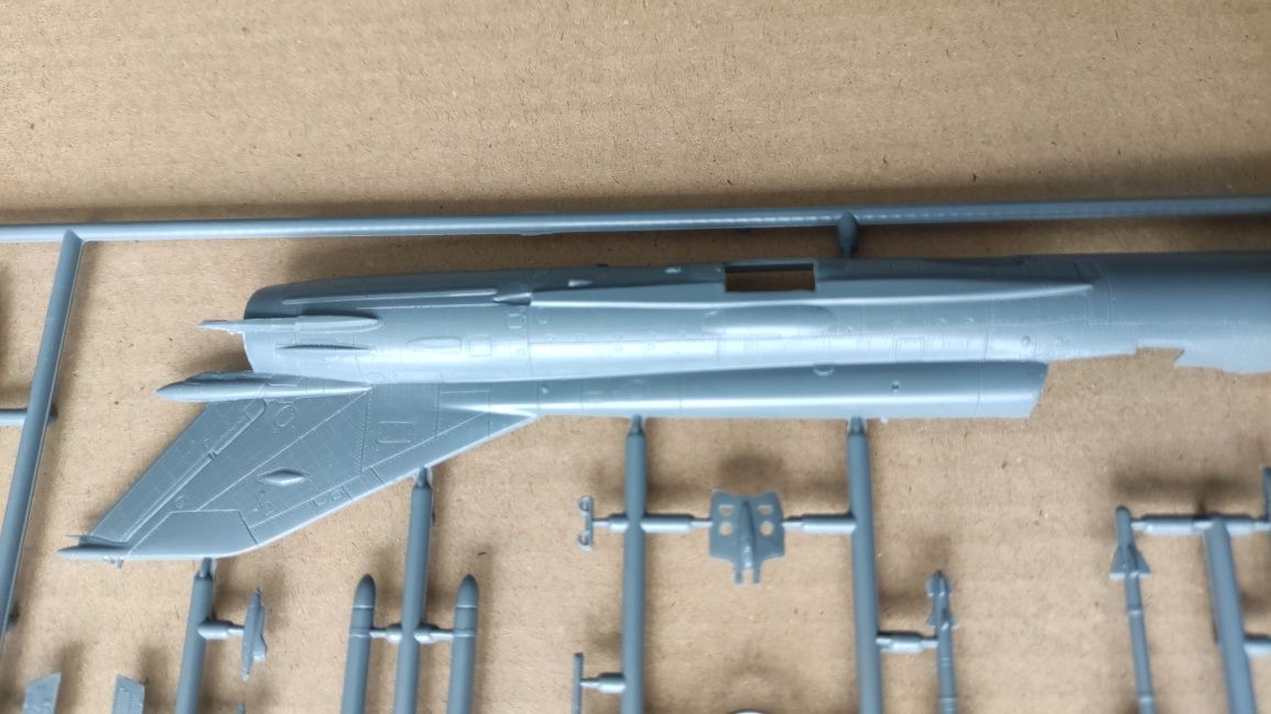 Сборная модель самолета 1:72 Mig-21MF "Fishbed J" KP