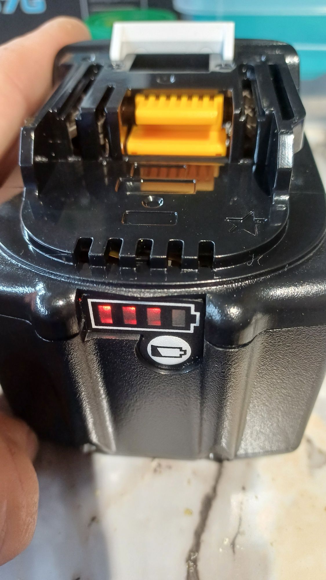 Аккумулятор li-ion Makita 8.4Ah та 12Ah