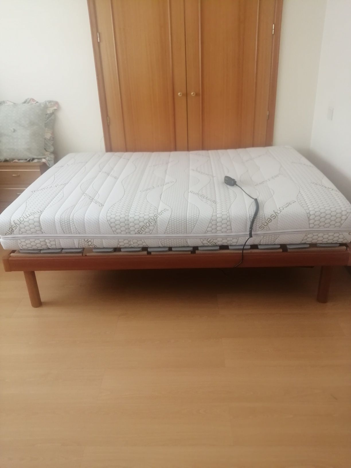 Cama articulada com colchão