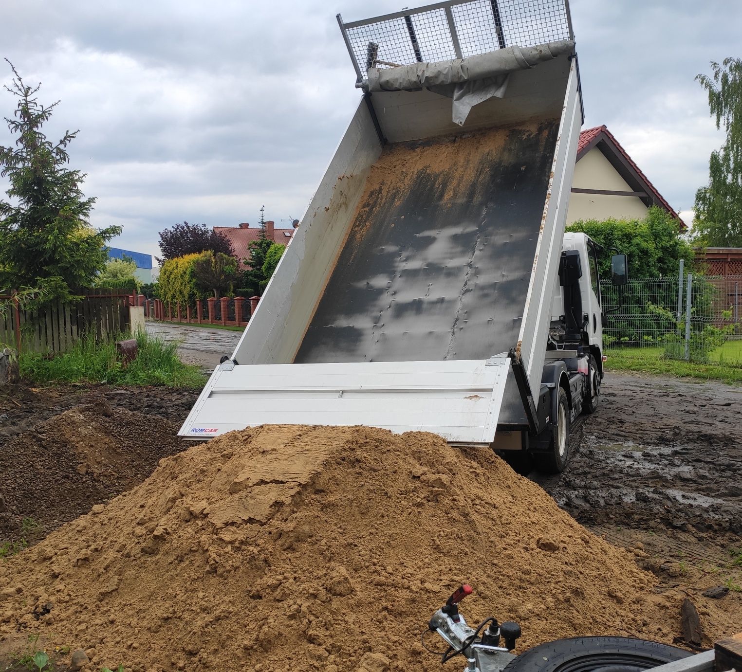 Piasek zasypowy do ubicia zagęszczenia, płukany beton transport