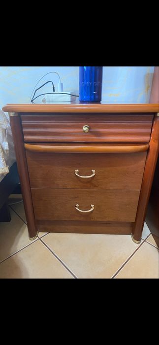 Mobília de quarto individual em nogueira