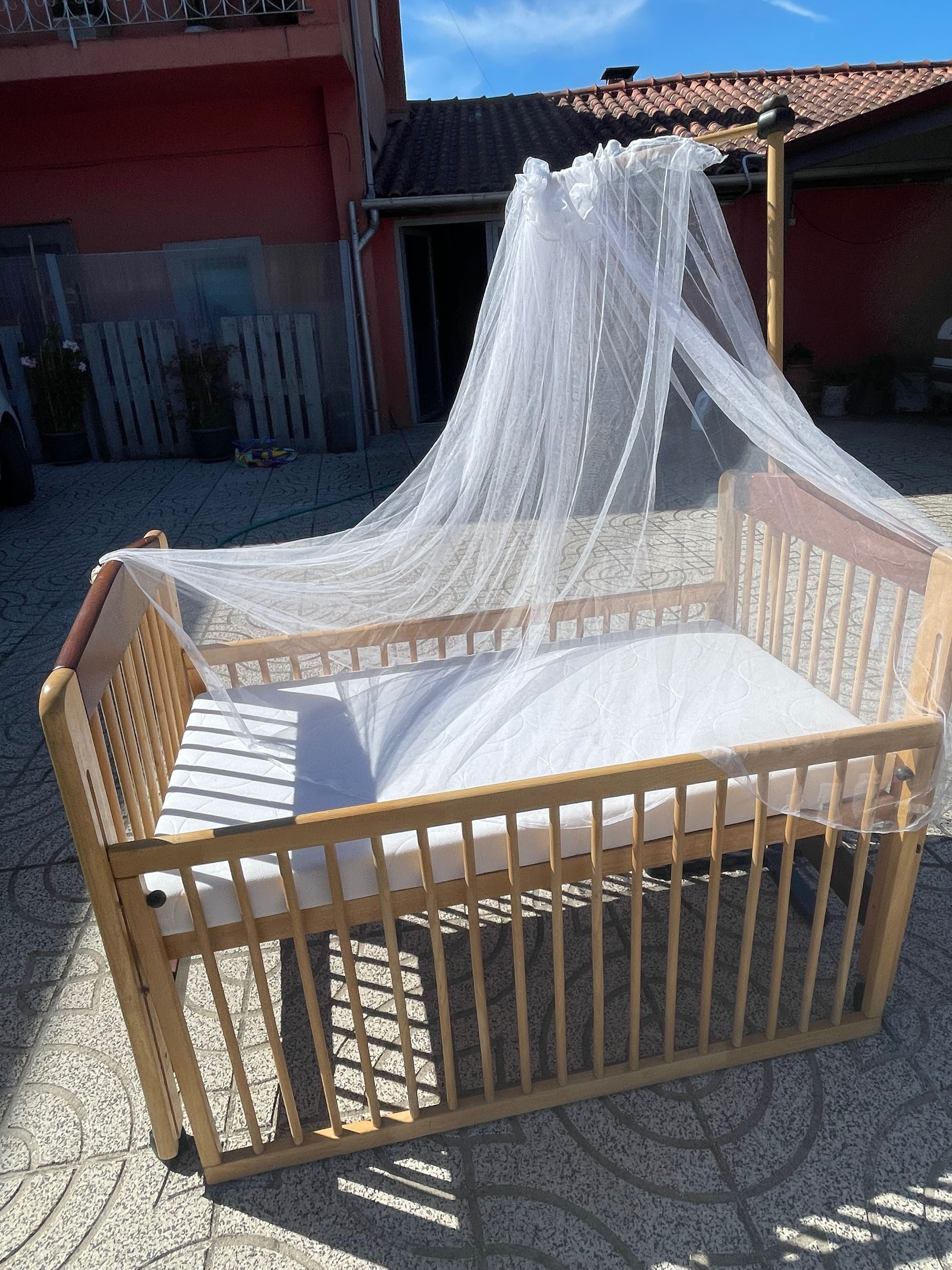 Cama/ berço madeira de criança com colchão