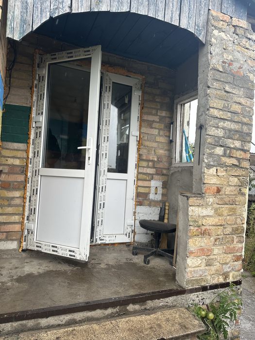 Гарний будинок в с. Мощун з земельною ділянкою 10 сот