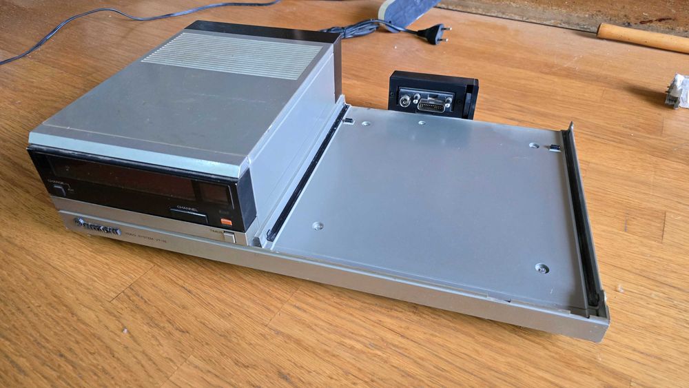 Raro Gravador de Vídeo Portátil Hitachi VT-7E (Vintage / Coleção)