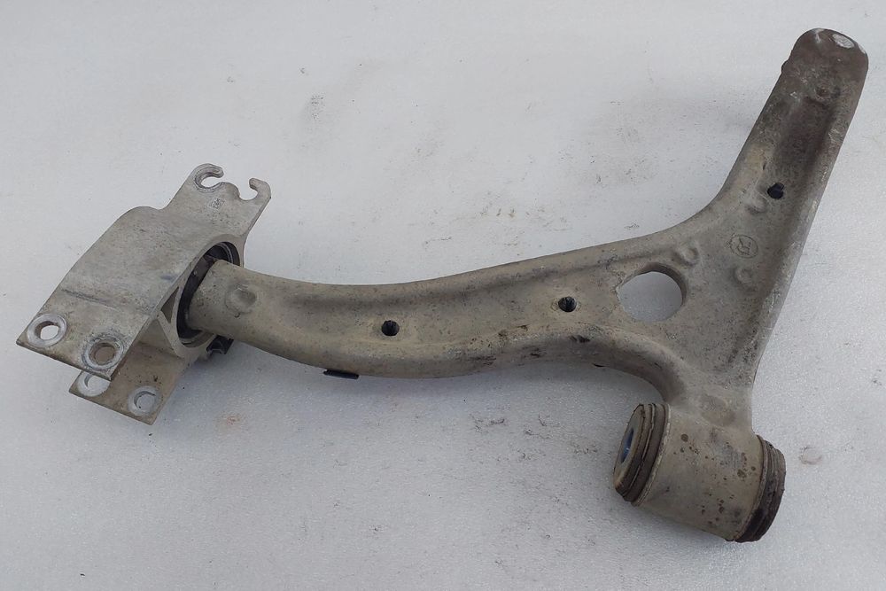 Braço de suspensão frente direito MERCEDES-BENZ CLA Coupé (C117)