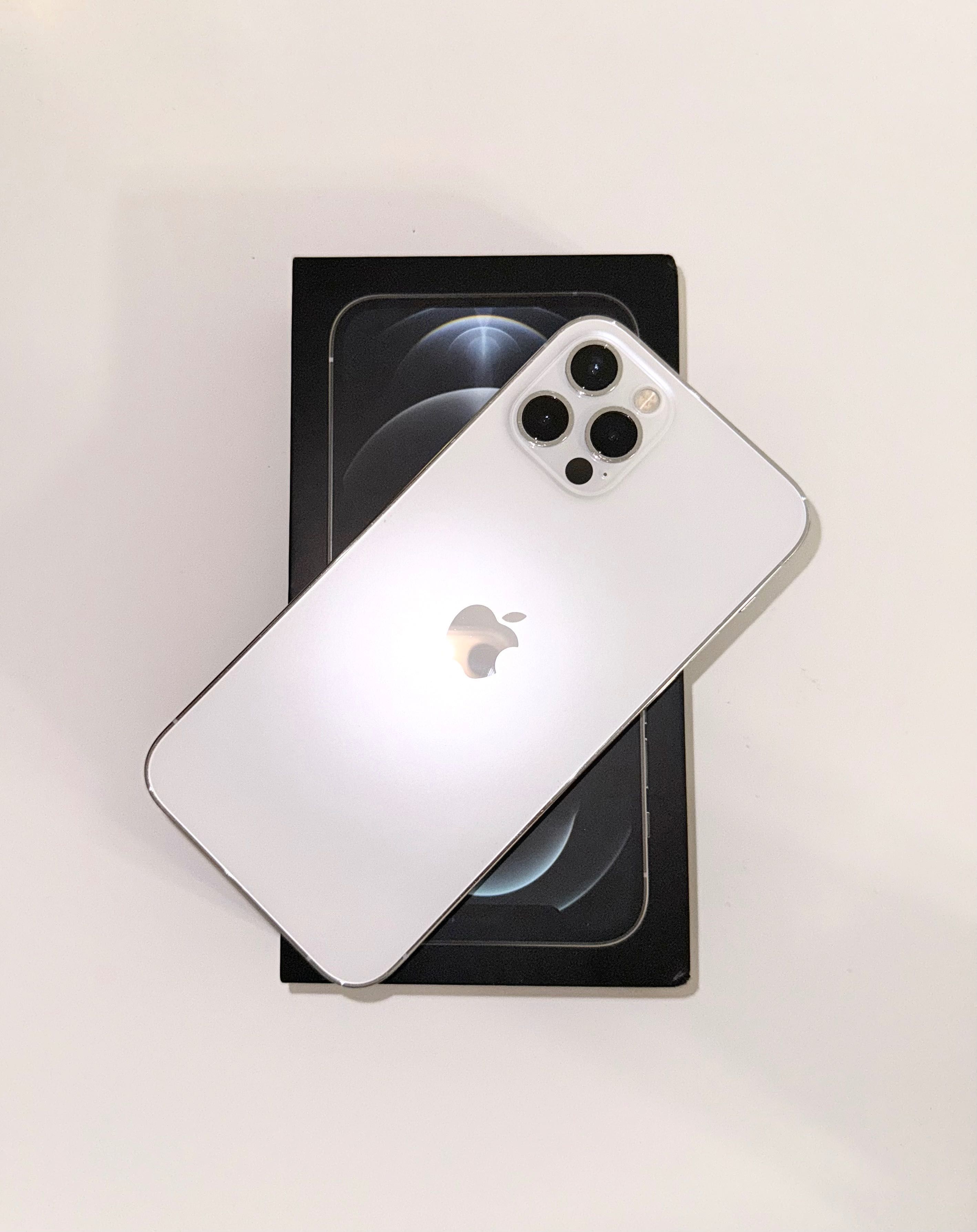 iPhone 12 Pro Srebrny