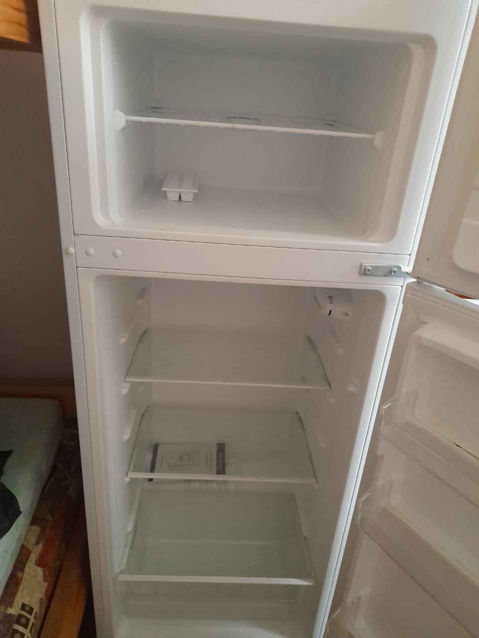 Холодильник Elenberg двокамерний в чудовому стані