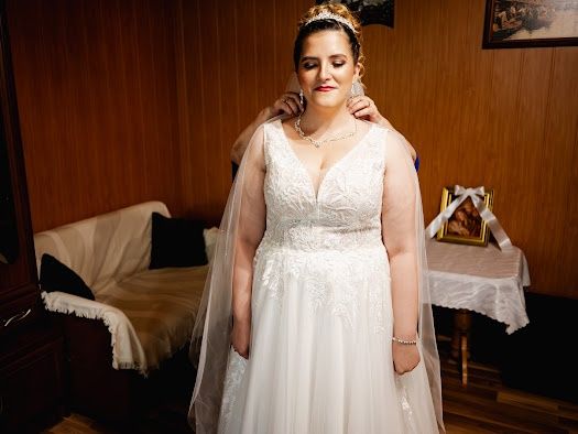 Suknia ślubna ivory plus welon z brylantami