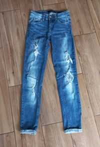 Spodnie jeans dziury r 146