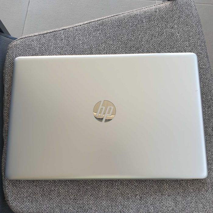 HP 15-DA0057np, display 15.6", processador i5-8250U, 8gb memória
