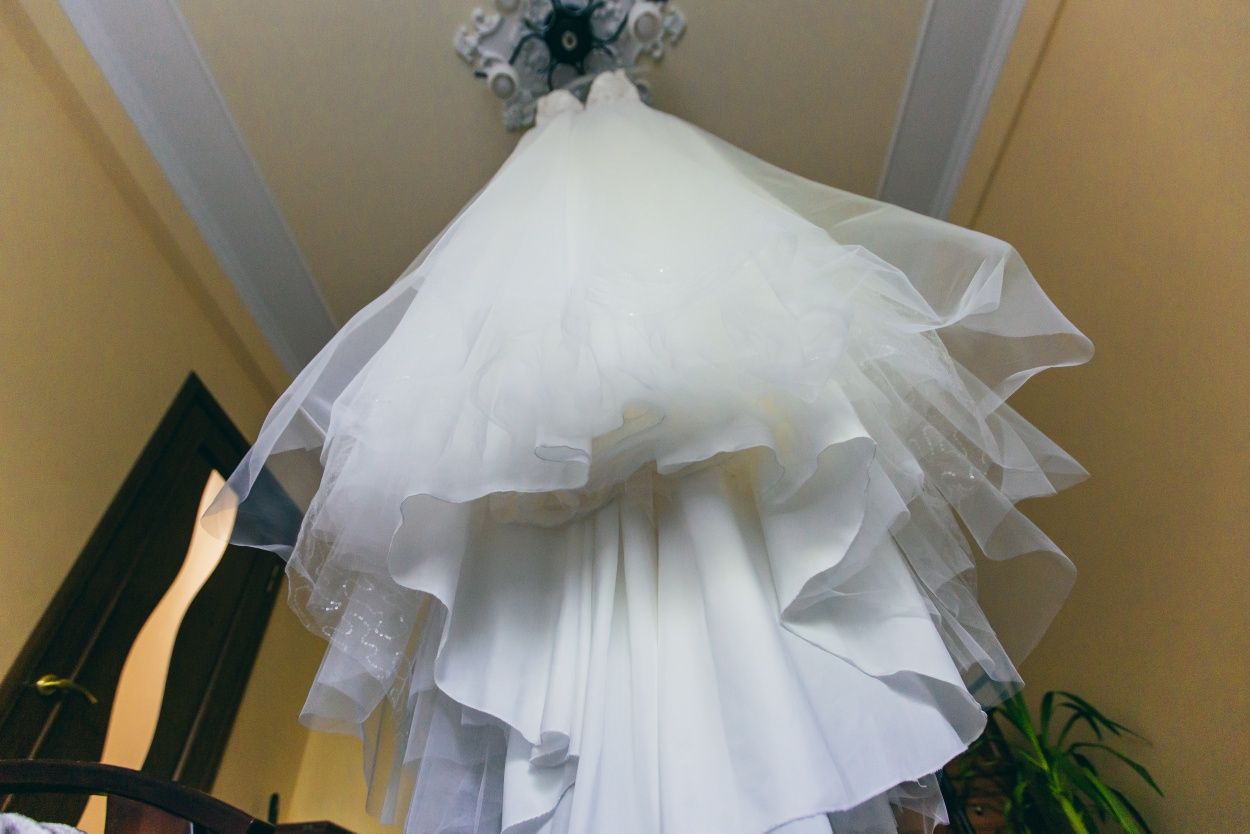 Весільне плаття, як нове, після хімчистки