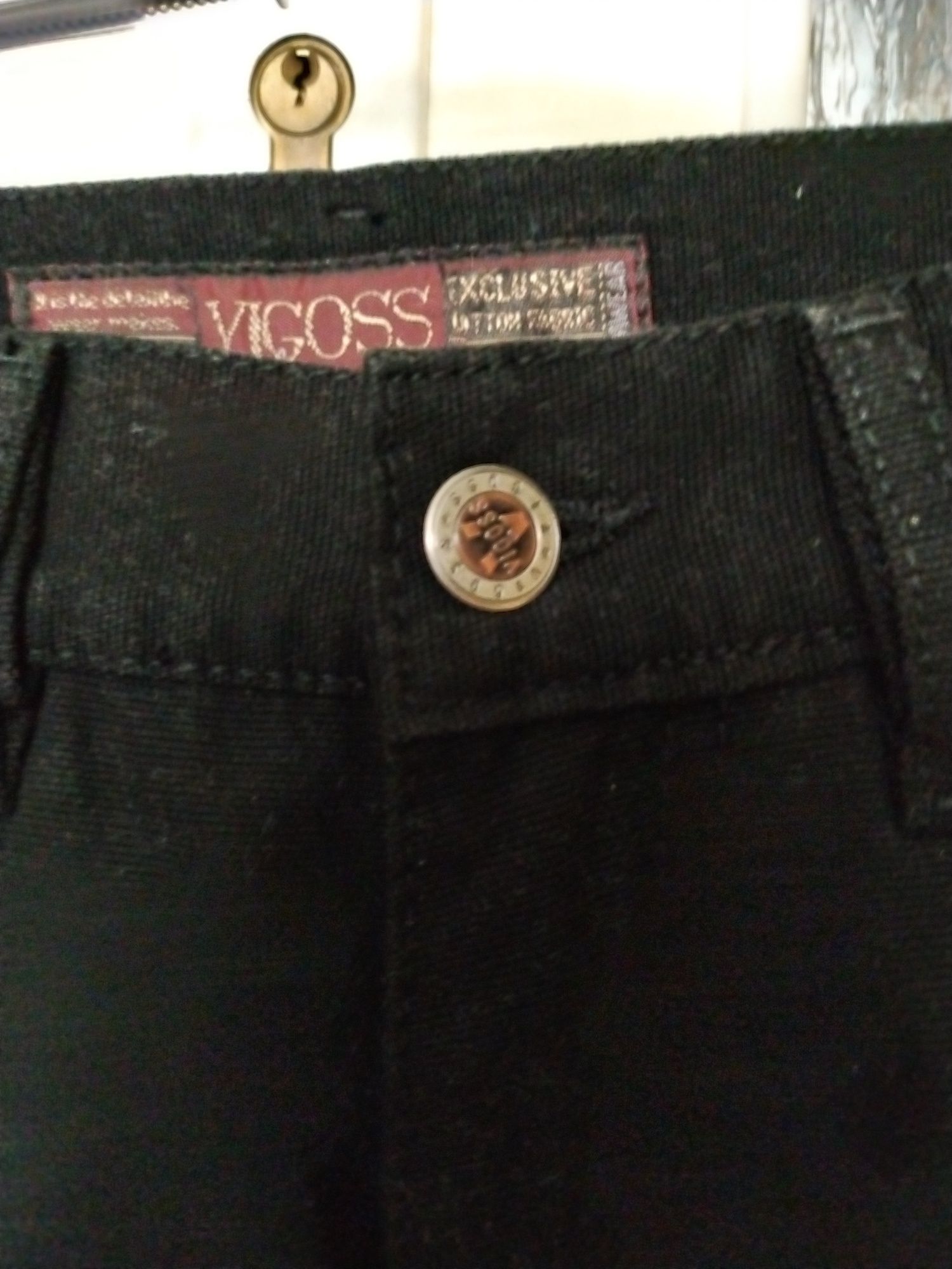 Spodnie marki VIGOSS