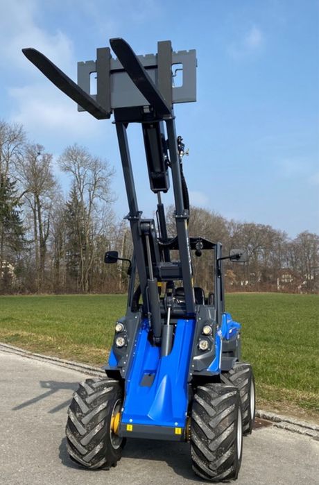 Wynajmij MultiOne 8.5 (Avant)z przesadzarką do drzew–ogród bez wysiłku