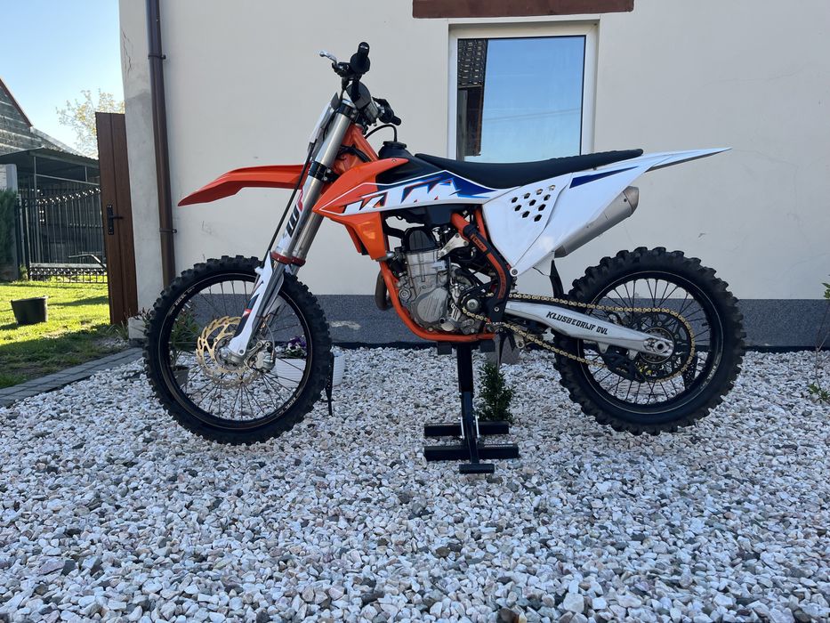 Ktm  sxf  450. 2022 rok