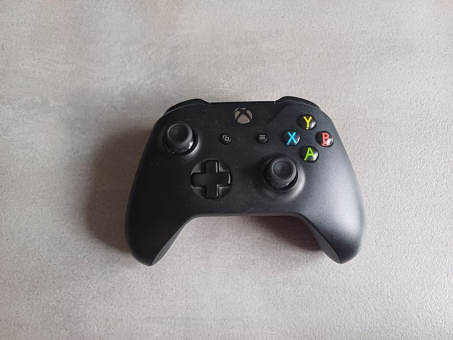 Xbox One X 1TB + Forza Horizon 5 + FC25 + 1 Pad