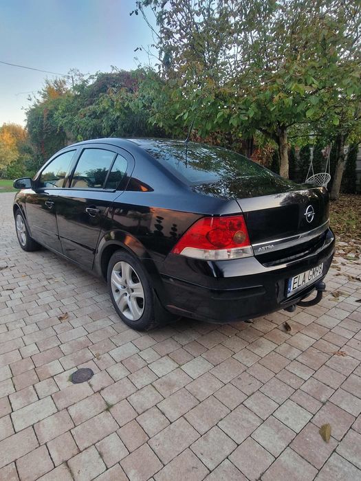 Opel Astra H Sedan 1.6 ECOTEC BENZYNA + LPG