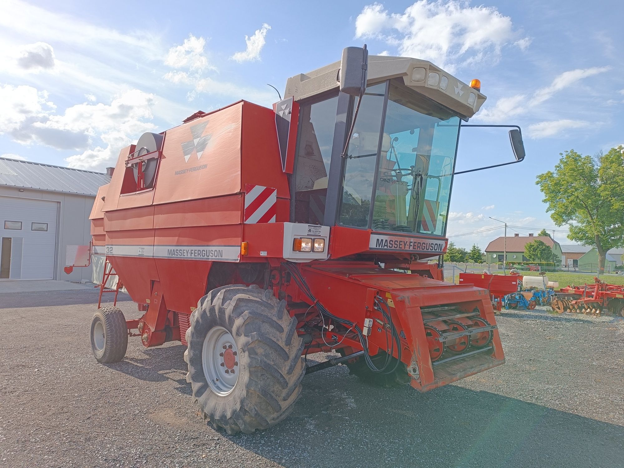 Massey Ferguson 32 heder z wózkiem (Claas, dominator, new holland, joh