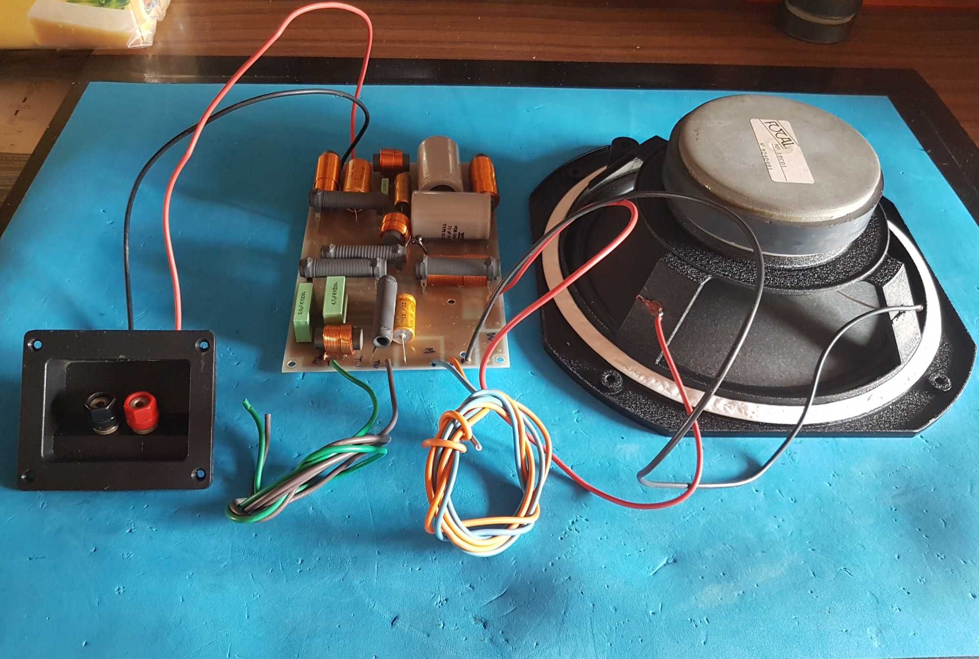 Autofalante Focal Woofer + Crossover para Ligar Woofer + Médio + Twee