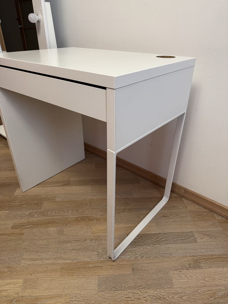Письмовий стіл IKEA MICKE комп'ютерний столик, стіл для ноутбука