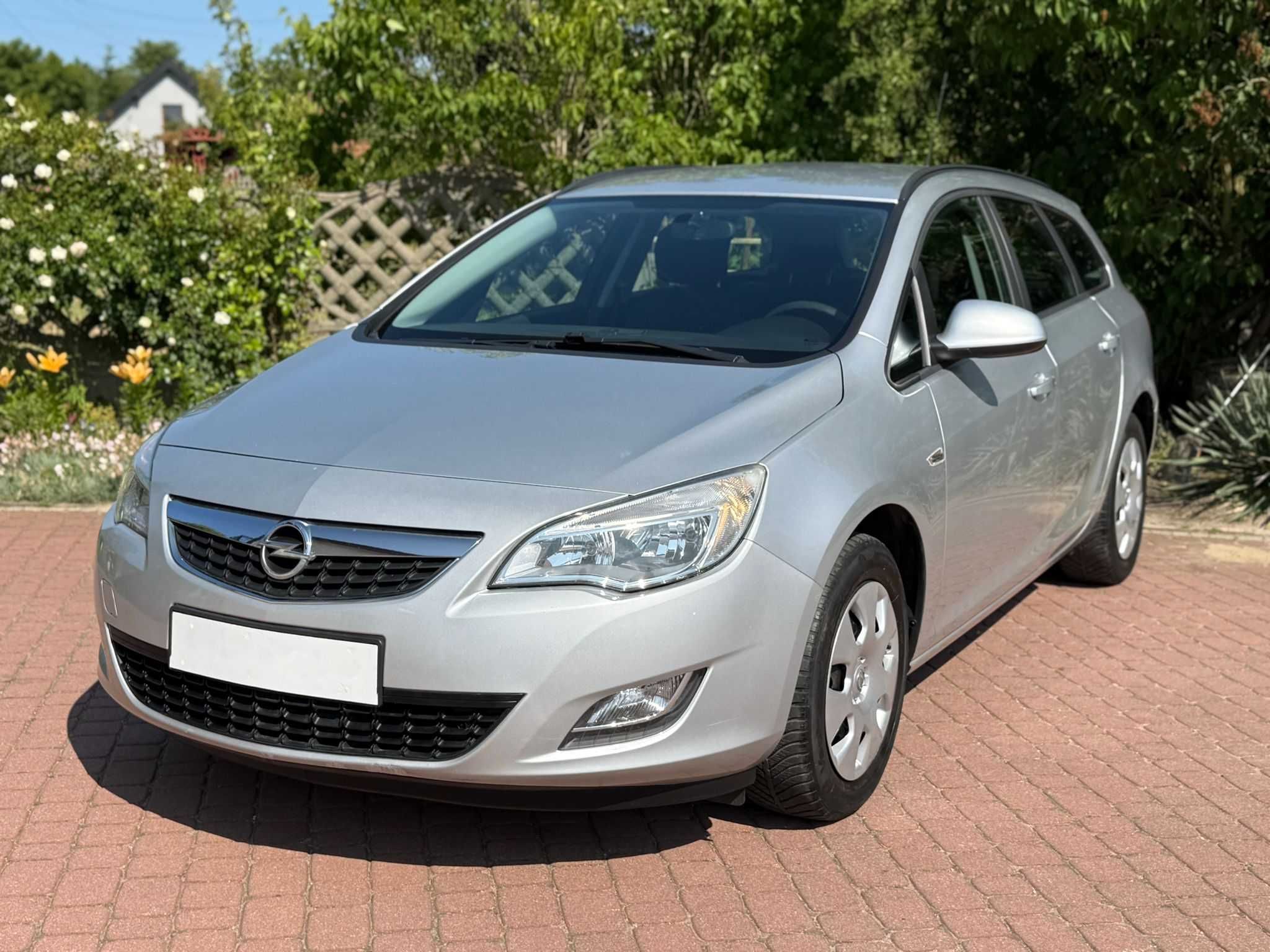 Ładny Opel Astra J 1.4 140 KM z Niemiec Po Opłatach
