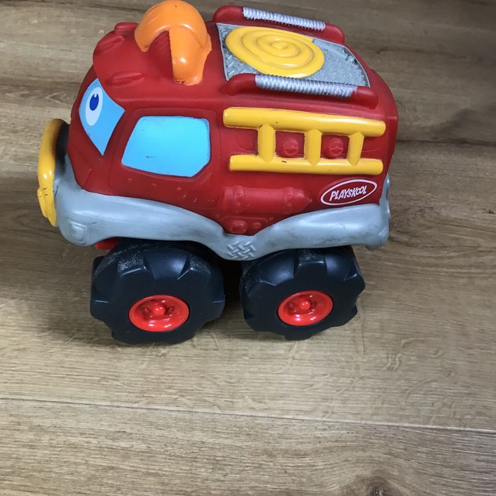 Playskool hasbro gumowy wóz strażacki