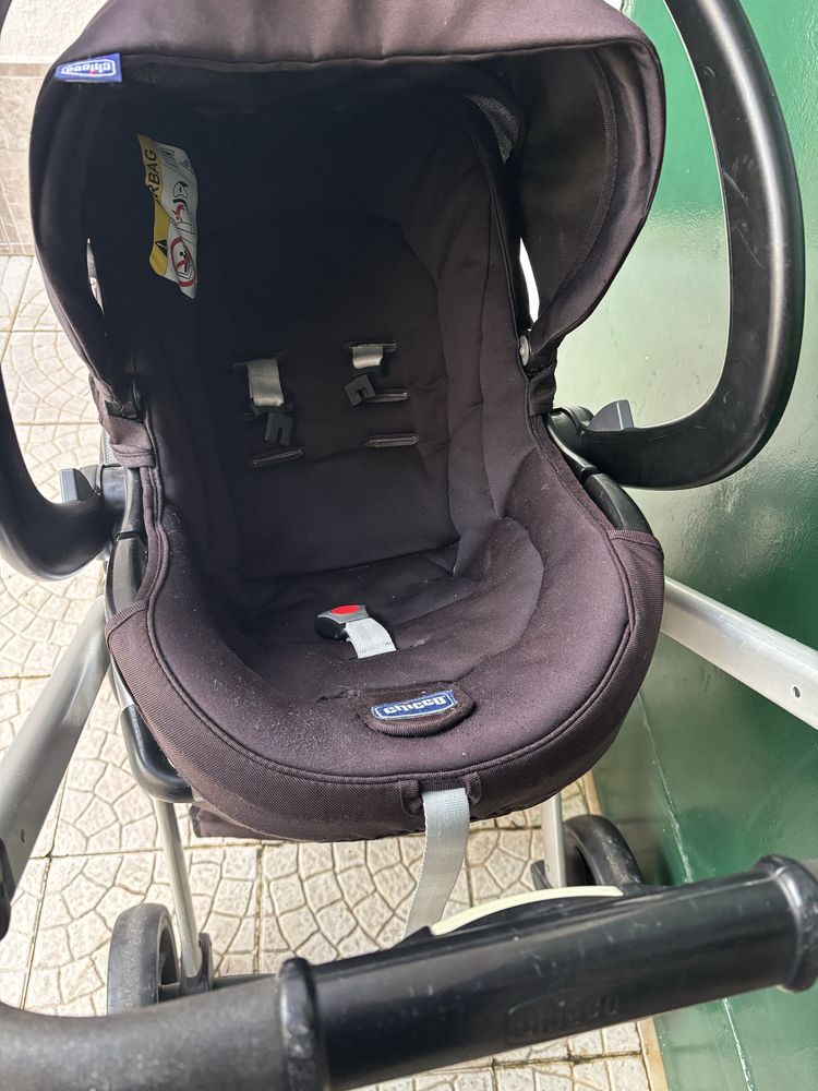 Carrinho bebé trio Chicco com todos os acessórios