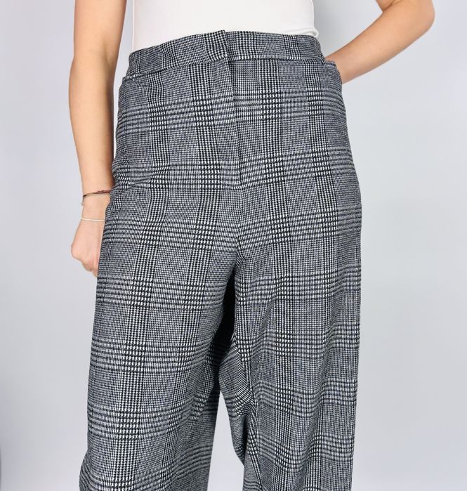 Szare spodnie w kratę o prostej nogawce 5XL 50 Marks&Spencer