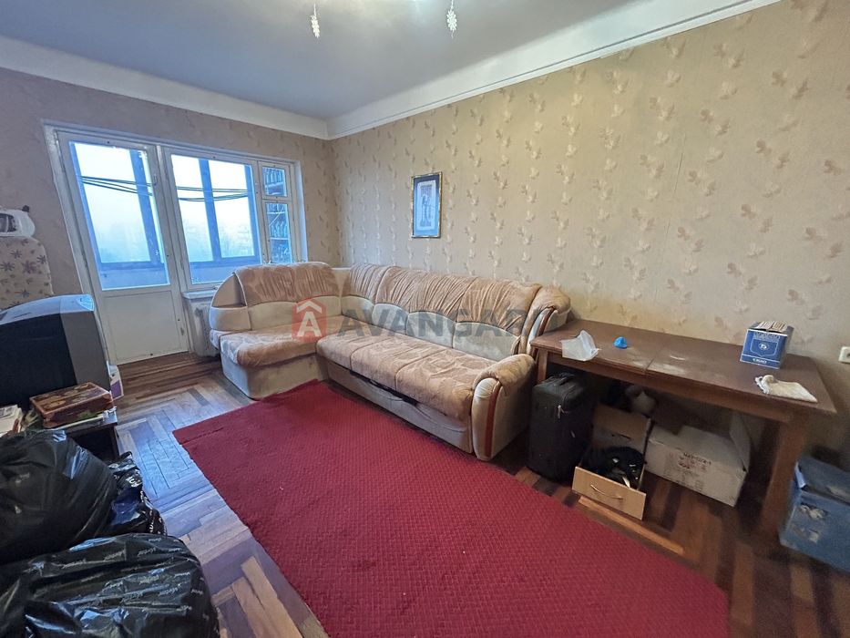 Трикімнатна квартира на Космосі