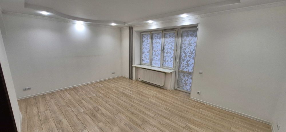 Продам 3-кімнатну квартиру в Шептицькому!