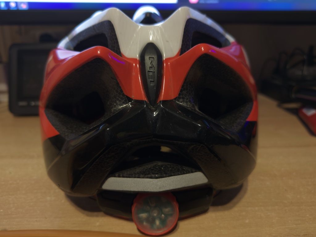 Велошолом, шолом, шлем  MET Crossover White Black Red glossy