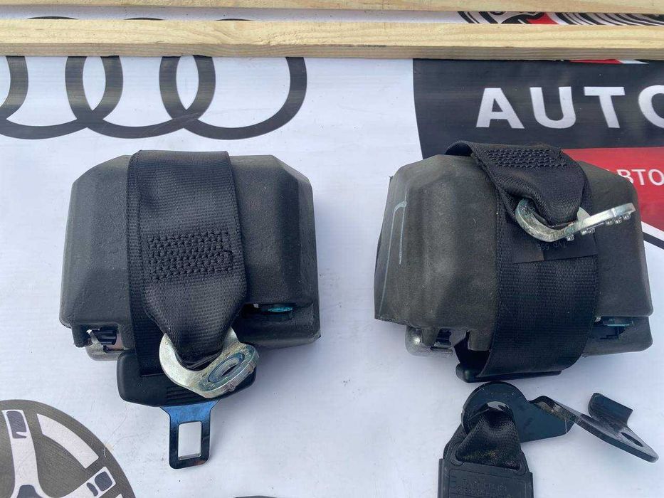 Ремні безпеки перед Ауді Q5 правий 8A0857732 лівий 8R1857705J