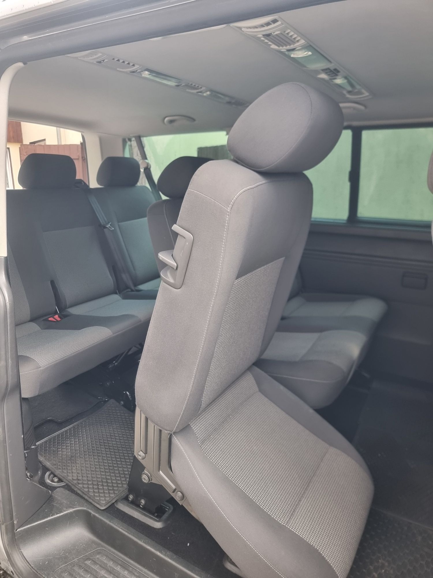 Volkswagen VW T5 Caravelle Facelift 9-osobowy